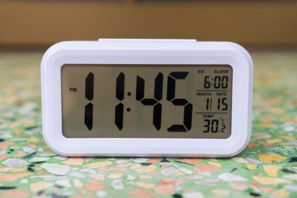 5 Best Electric Talking Clocks For Visually Impaired