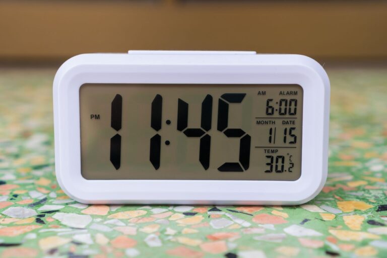 5 Best Electric Talking Clocks For Visually Impaired